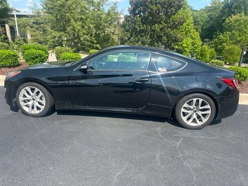 Used 2014 Hyundai Genesis 3.8 RWD image 2
