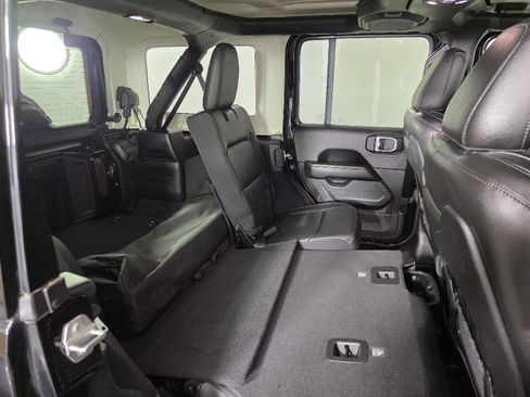 Used 2022 Jeep Wrangler Unlimited Rubicon w/ Trailer Tow Package image 19