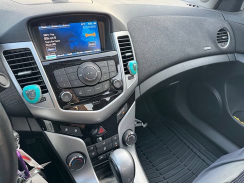 Used 2014 Chevrolet Cruze LT FWD image 10