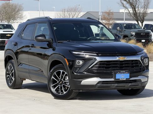 Certified 2025 Chevrolet TrailBlazer LT image 2