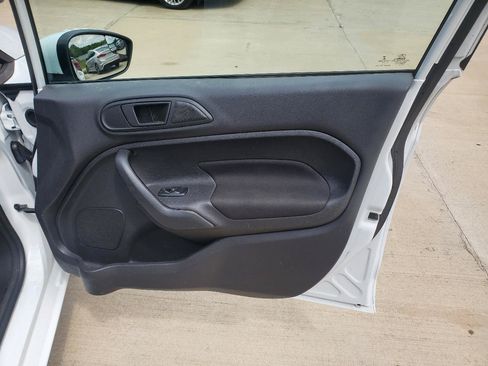Used 2017 Ford Fiesta SE FWD image 6