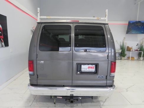 Used 2005 Ford E-150 and Econoline 150 Wagon image 5