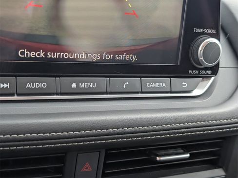 Used 2023 Nissan Rogue SV image 16