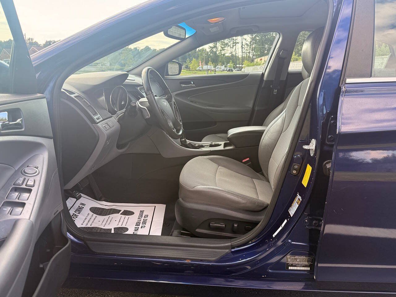 Used 2011 Hyundai Sonata SE w/ Navigation & Sunroof Pkg 4 FWD image 9