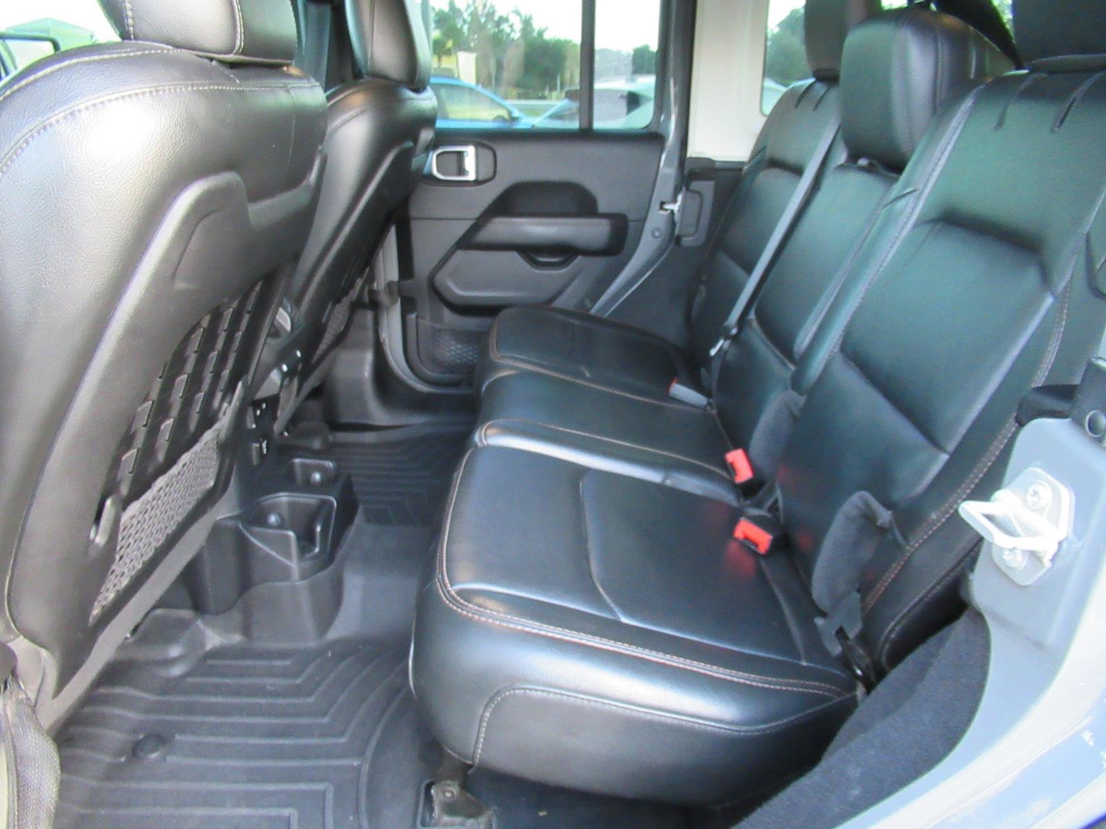 Used 2022 Jeep Wrangler Unlimited Rubicon w/ Dual Top Group AWD/4WD image 35