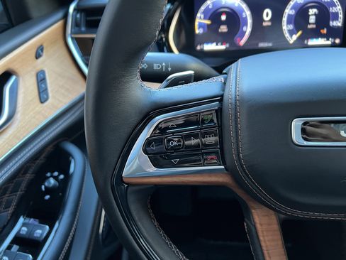 Used 2023 Jeep Grand Cherokee L Summit image 31