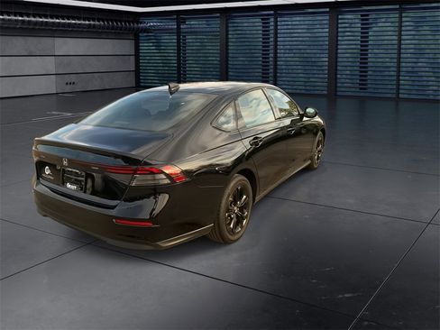 Used 2025 Honda Accord SE image 8