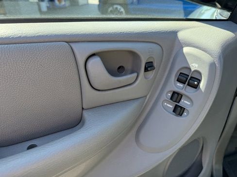 Used 2006 Dodge Grand Caravan SXT w/ Leather Interior Group FWD image 27