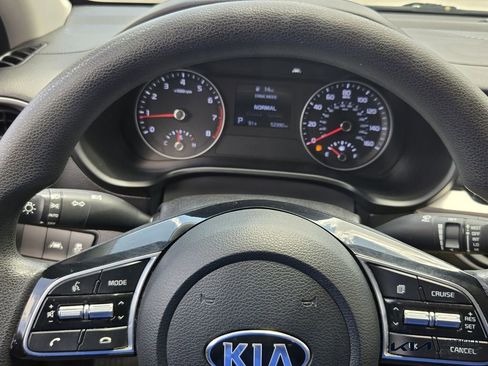 Used 2020 Kia Forte LXS FWD image 29