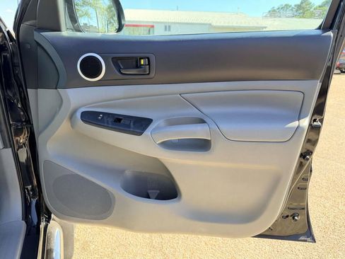 Used 2014 Toyota Tacoma PreRunner w/ TRD Sport Package image 12