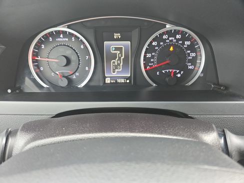 Used 2016 Toyota Camry SE image 19