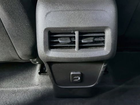 Used 2024 Chevrolet Equinox LT FWD image 28