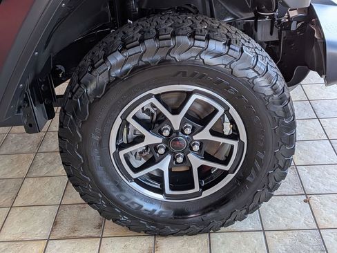 Used 2025 Jeep Wrangler Unlimited Rubicon w/ Convenience Group image 33