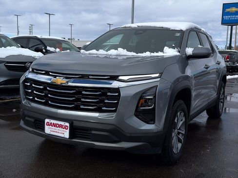 Used 2025 Chevrolet Equinox LT image 2