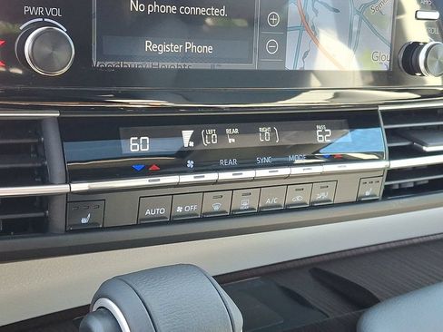 Certified 2024 Toyota Sienna XLE w/ XLE Plus Package AWD/4WD image 19