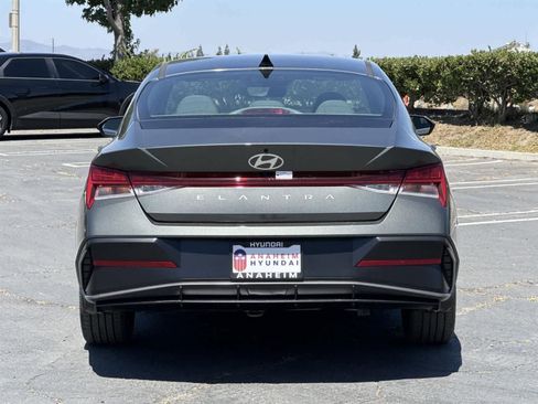 New 2025 Hyundai Elantra SEL image 4