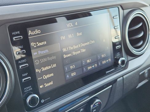 Used 2022 Toyota Tacoma TRD Off-Road w/ Technology Package image 19