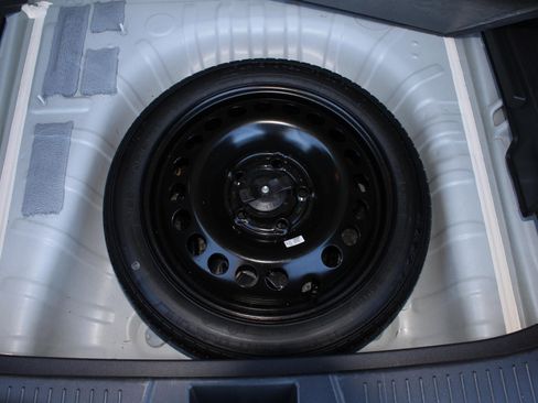 Used 2025 Chevrolet Trax LS FWD image 9