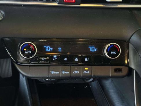 Used 2023 Hyundai Elantra SEL w/ Preferred Accessory Package FWD image 29