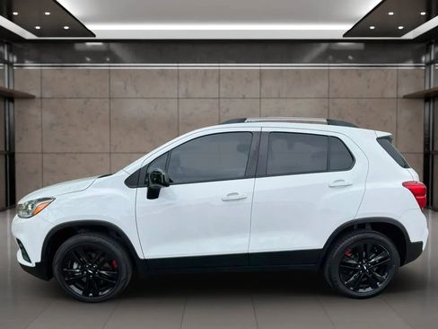 Used 2022 Chevrolet Trax LT w/ Redline Edition image 3