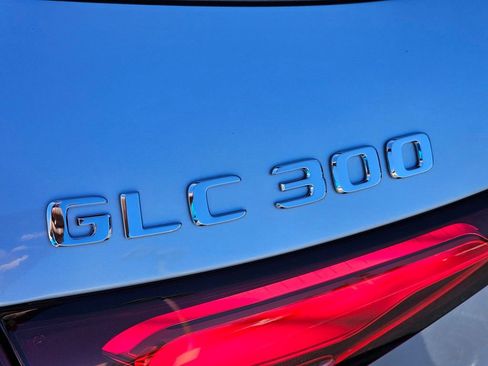Used 2026 Mercedes-Benz GLC 300 image 12