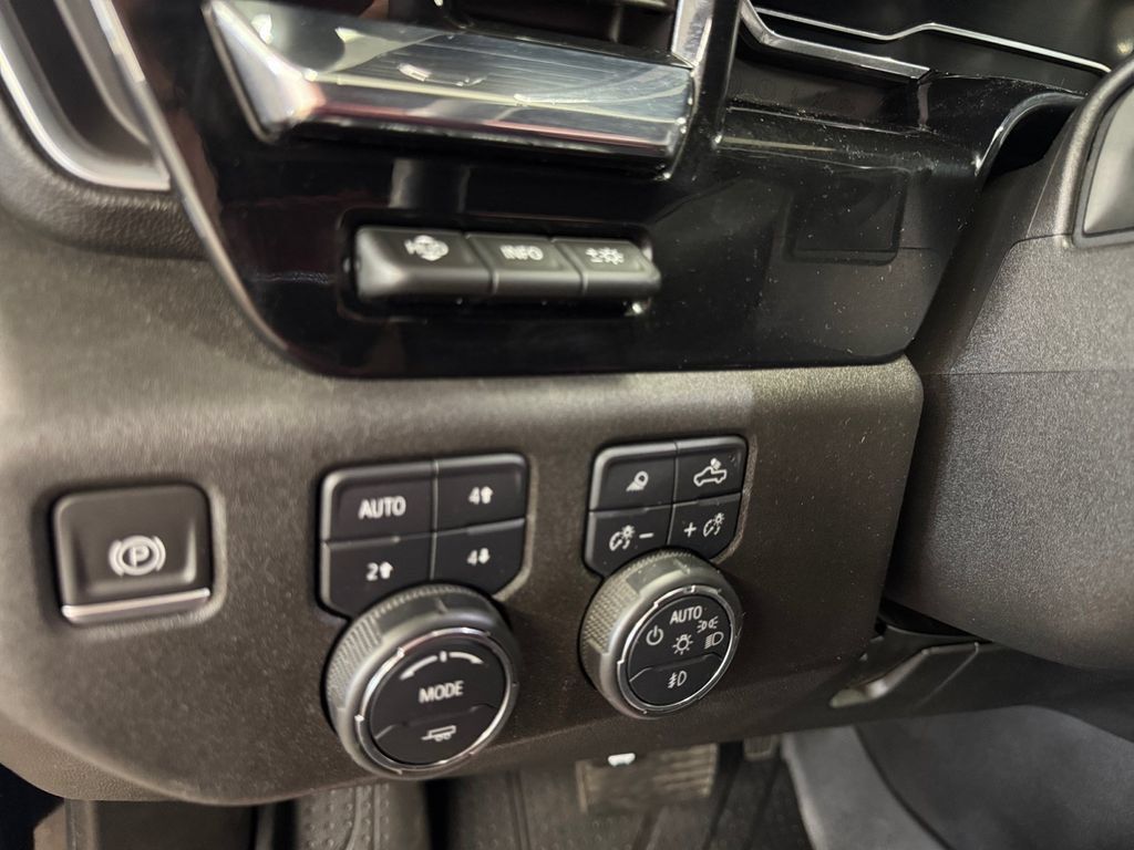Used 2024 Chevrolet Silverado 3500 High Country w/ High Country Premium Package AWD/4WD image 24