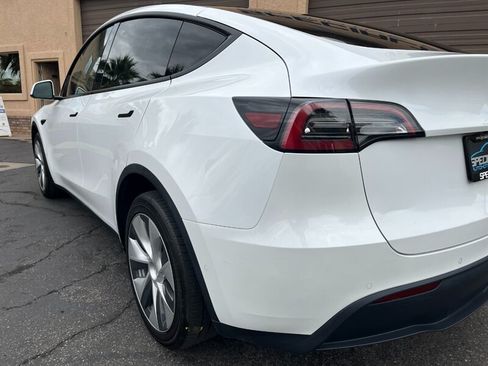 Used 2022 Tesla Model Y Long Range AWD/4WD image 23