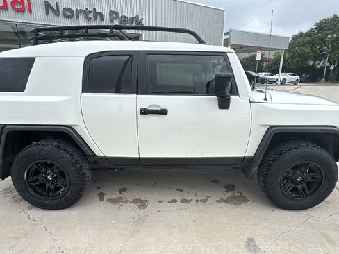 Used 2012 Toyota FJ Cruiser 2WD w/ Convenience Pkg image 8