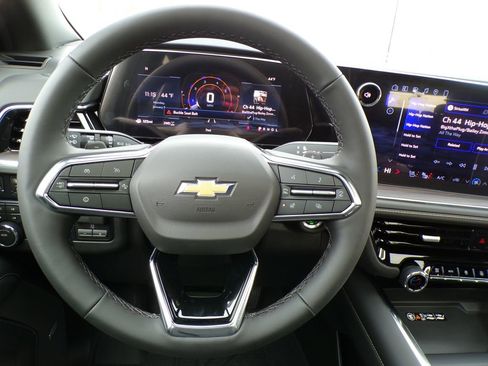 New 2026 Chevrolet Suburban Premier AWD/4WD image 12