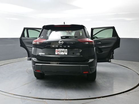 Used 2025 Nissan Rogue SV AWD/4WD image 59