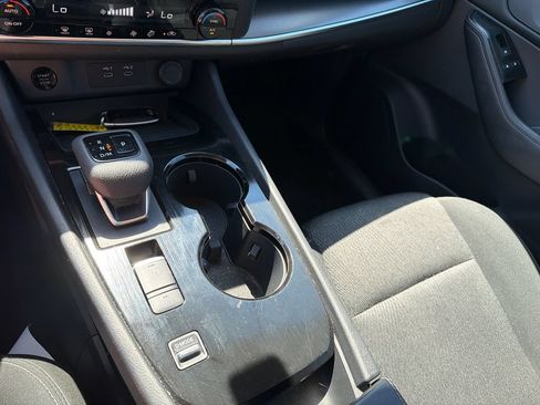 Used 2025 Nissan Rogue SV FWD image 32