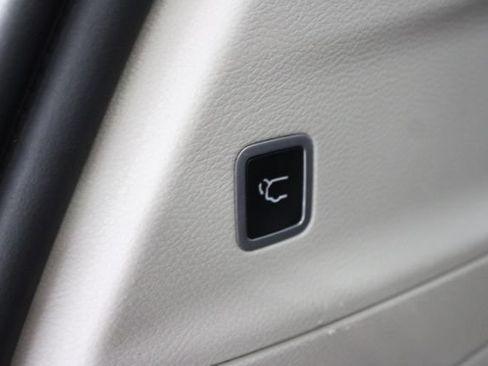 Used 2019 Chrysler Pacifica Touring-L FWD image 29