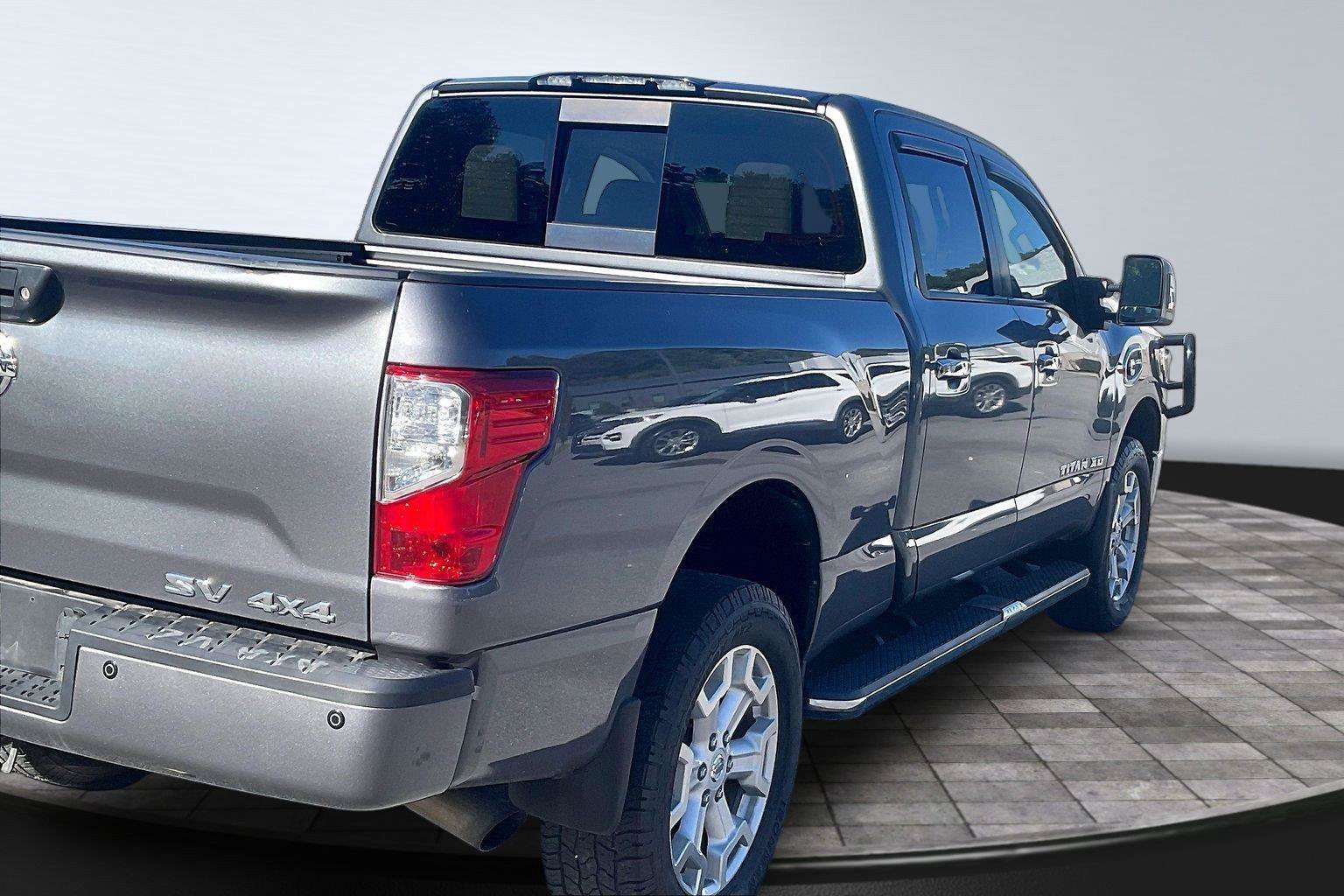 Used 2017 Nissan Titan SV AWD/4WD image 12