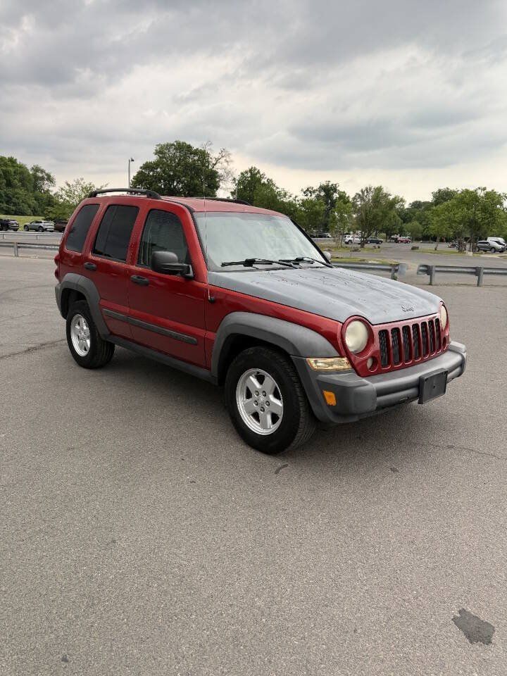 Used 2007 Jeep Liberty Sport AWD/4WD image 9