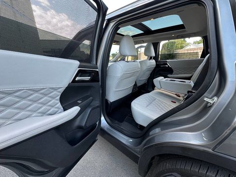 Used 2023 Mitsubishi Outlander SEL image 32