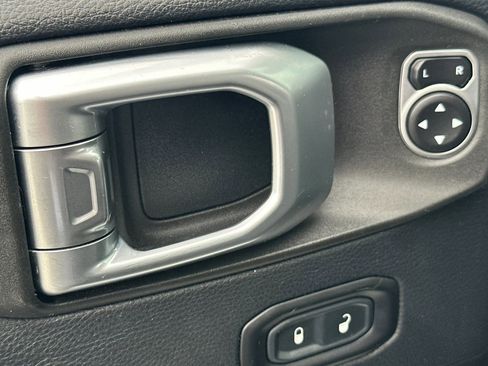 Used 2019 Jeep Wrangler Unlimited Sahara w/ Safety Group image 20