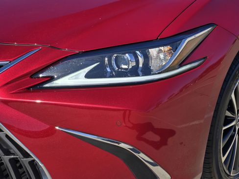 Certified 2025 Lexus ES 350 w/ Premium Package image 12