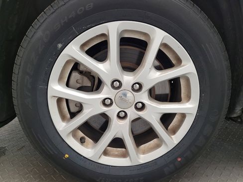 Used 2017 Jeep Cherokee Sport image 31