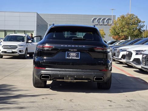 Used 2022 Porsche Cayenne image 7