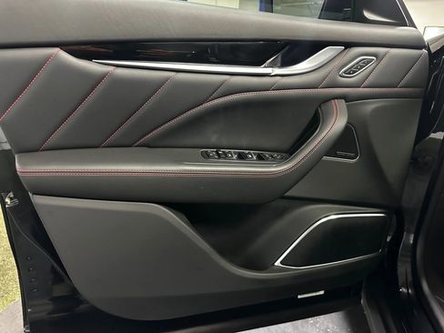 Used 2024 Maserati Levante GT Ultima image 12