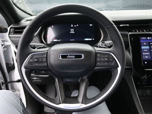 Used 2024 Jeep Grand Cherokee Altitude AWD/4WD image 22