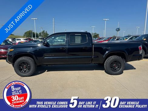 Used 2020 Toyota Tacoma TRD Sport w/ TRD Premium Sport Package AWD/4WD image 27