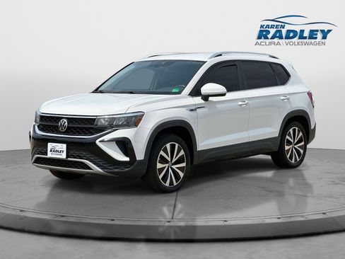 Certified 2022 Volkswagen Taos SE AWD/4WD image 5