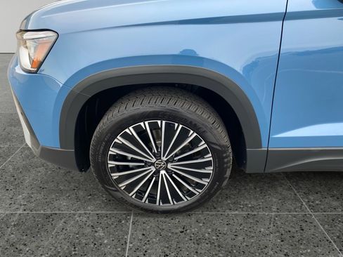 Used 2025 Volkswagen Taos SE image 14