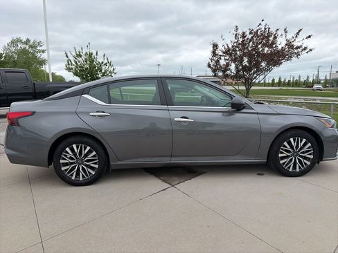 Used 2025 Nissan Altima 2.5 SV image 21