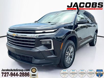 Used 2025 Chevrolet Traverse LT