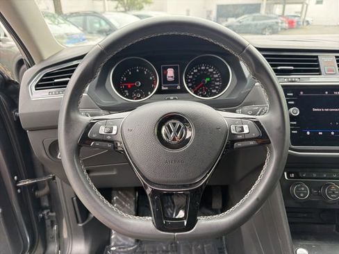 Used 2021 Volkswagen Tiguan SE FWD image 16