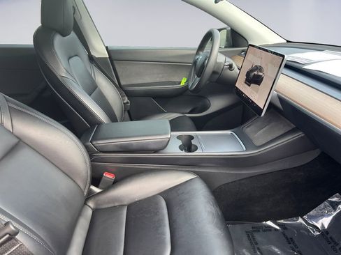 Used 2022 Tesla Model Y Performance image 17