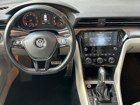 Used 2020 Volkswagen Passat 2.0T SEL FWD image 15