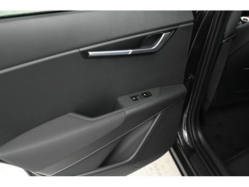 New 2025 Kia Niro EX w/ EX Cold Weather Package image 11